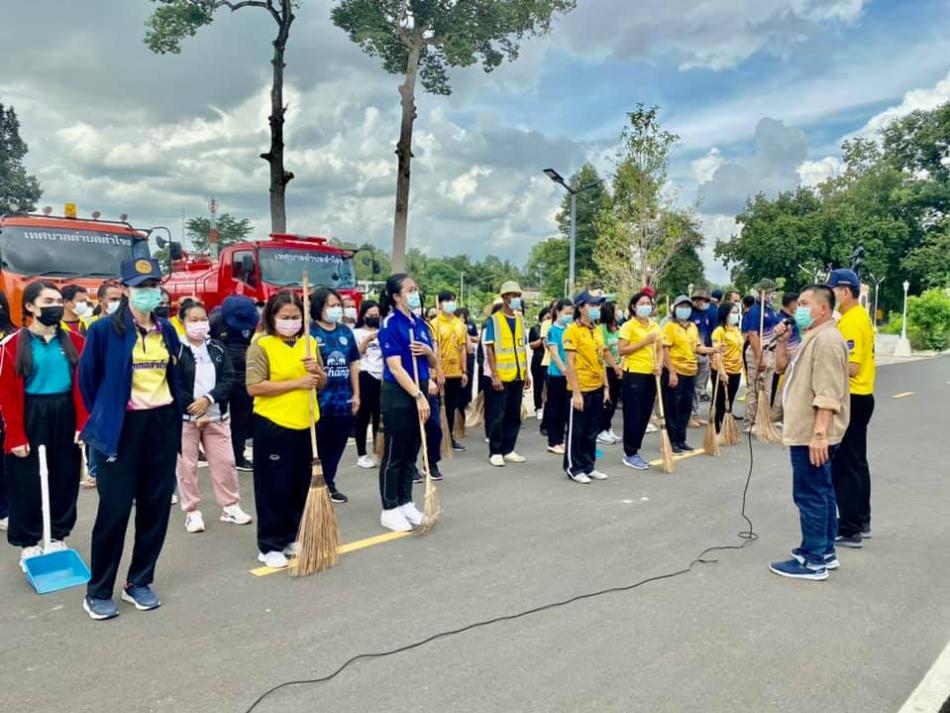 ร่วมทำความสะอาดสถานที่ราชการ บริเวณที่ว่าการอำเภอสำโรงและศาลหลักเมือง เพื่อความเป็นระเบียบเรียบร้อย สะอาด สวยงาม น่าอยู่ และน่าทำงาน (18 ภาพ)
