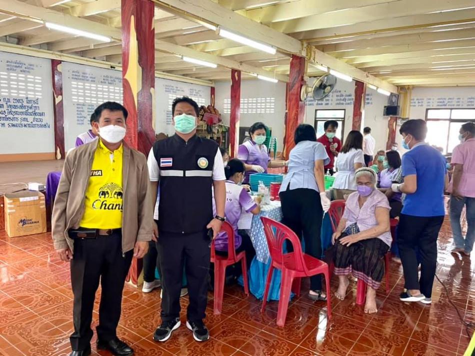 ลงพื้นที่ตรวจเยี่ยม ให้กำลังใจ  เจ้าหน้าที่ และประชาชนผู้มารับบริการฉีดวัคซีน ป้องกันการระบาดของโรคติดเชื้อไวรัสโคโรนา 2019 (6 ภาพ)