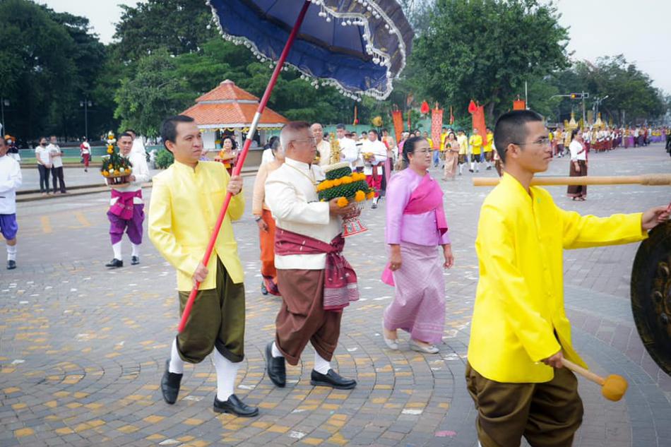 เทศบาลตำบลสำโรง ได้เข้าร่วมงานพิธีบวงสรวง และสดุดีวีรกรรมพระปทุมวรราชสุริยวงศ์ (เจ้าคำผง) ประจำปี 2563 (20 ภาพ)
