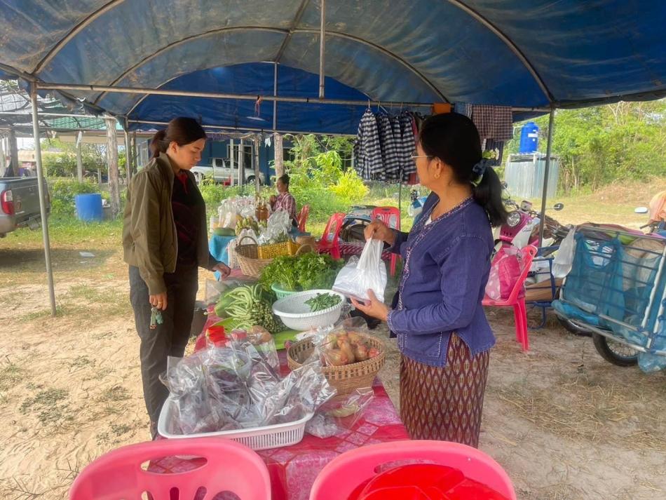 ตรวจเยี่ยมตลาดนัดท้องถิ่นสีเขียว